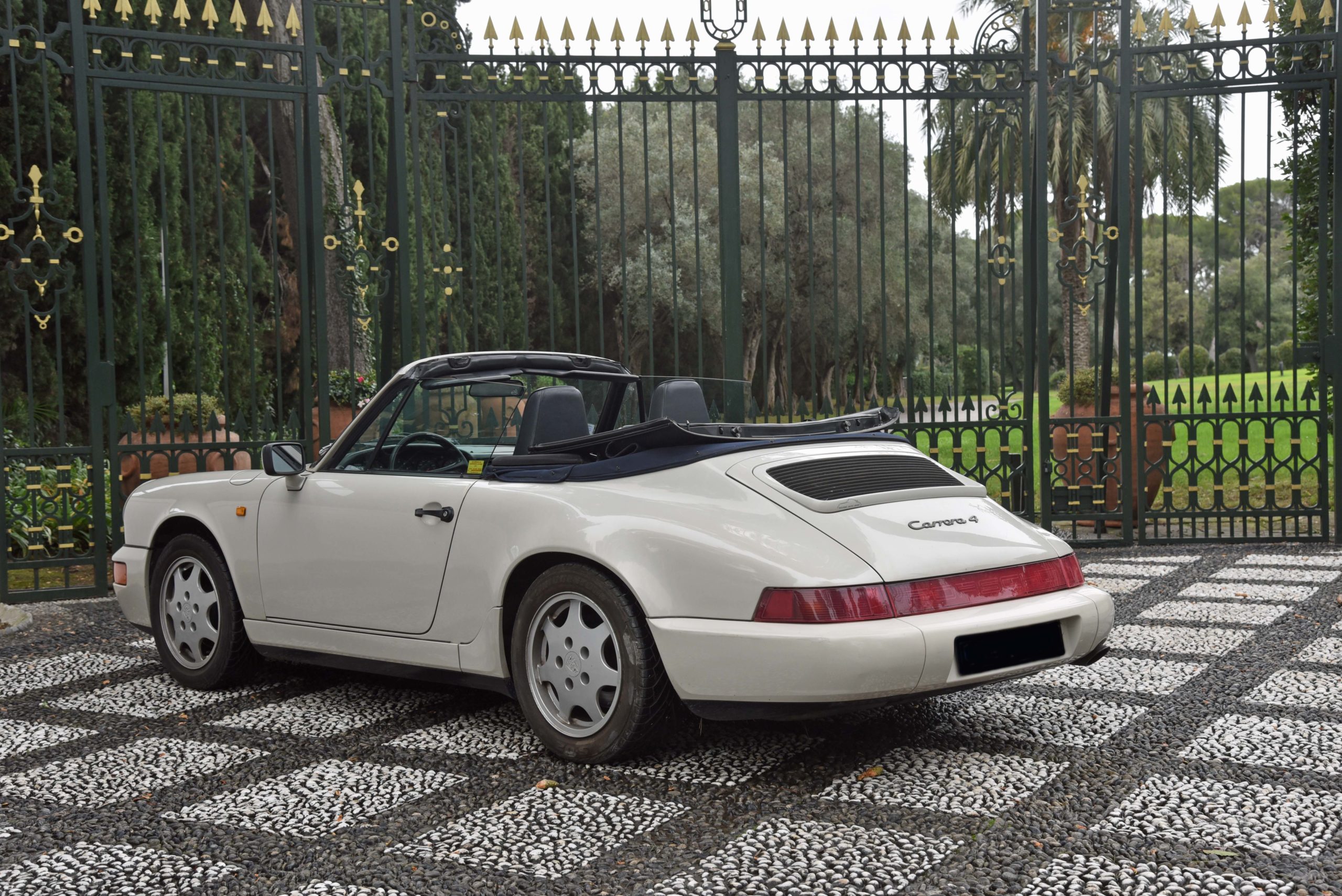 Porsche 964 Carrera 4 cabriolet
